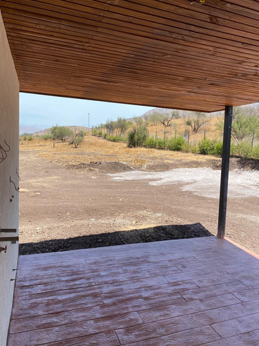 Casa Recién Construida En Condominio