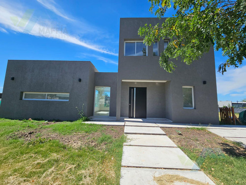 Hermosa Casa 4 Ambientes En  San Ramón - Pilar Del Este