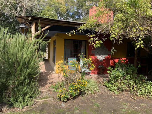 Casa De 2 Dormitorios A Pocos Minutos Del Centro De Colonia, 1000 Mts 