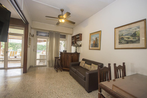 Oportunidad Ideal Inversion- Casa Doble Lote/pileta/ Coch . 3 Autos Ubic. Destacada