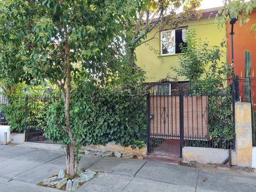 Casa En Conchalí / Excelente Ubicación Y Conectividad