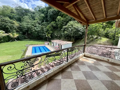Finca Exclusiva En San Jerónimo Con Piscina Y Amplios Espacios