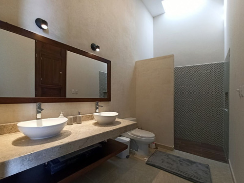 Venta De Casa De Un Piso, Remodelada En Baspul, 4 Recámaras