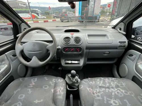Renault Twingo Authentique 1.2cc MT
