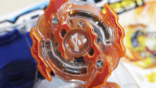 Beyblade Burst Evolution Com Lançador Roktavor R2