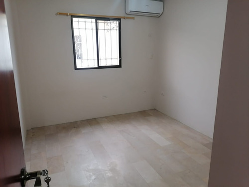 En Venta Bonita Casa-2 Pisos! Mucho Lote1, Cerca Al Mall Del Norte!!