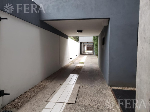 Imagen 3 de 9 de Venta Monoambiente Con Cochera Y Patio En Adrogue (30044)