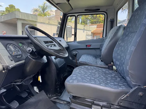 Mercedes Benz 710 Chasis C/cabina 2009