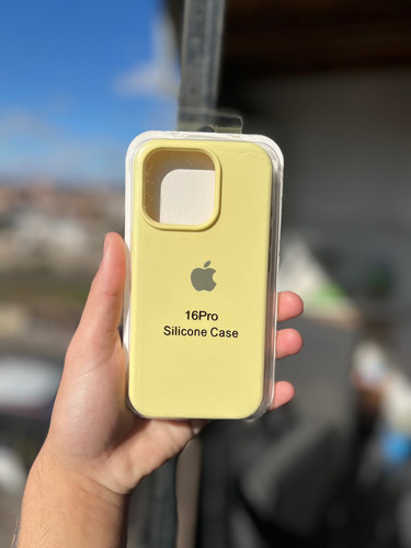 Funda Silicone Case Iphone 16 Pro Amarillo Lisa