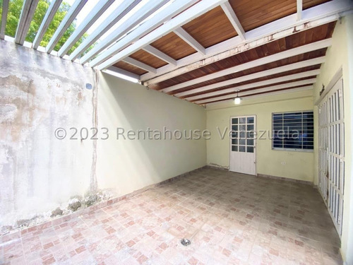 Imagen 18 de 30 de Hermosa Casa Ubicada En La Piedad Norte De Cabudare En Urbanismo Privado Las 24 Horas, En Venta. (código # 23-25277) /0-4-2-4- 5.5.6. 5.7. 5.9 _