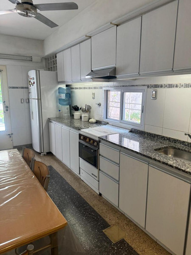 Casa 4 Ambientes Con Garage, Parque Y Quincho
