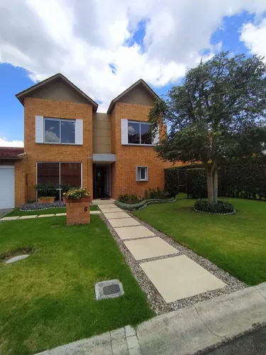 Casa En Venta En Hacienda Fontanar. Cod V14595