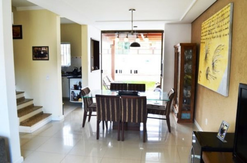 Casa Em Hípica Com 3 Dormitórios - Mi9268