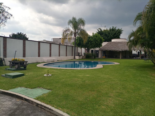 Casa En Venta Con Alberca Privada En Par Vial Jiutepec Morelos