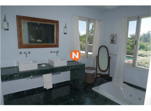 Casa En Venta Y Alquiler, Pinares, Punta Del Este, 8 Dormitorios.- Ref: 209507
