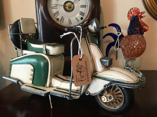Imagen 6 de 6 de Moto Vespa De Colección Pequeña A Escala
