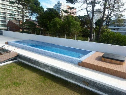 Apartamento En Alquiler Por Temporada De 2 Dormitorios En Playa Brava
