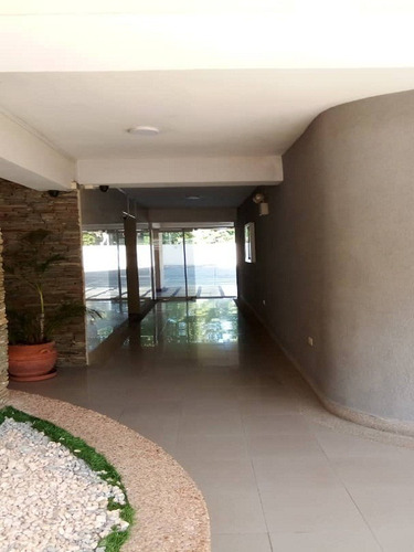 Imagen 3 de 28 de Fernando Guerrero Vende Apartamento, Frente Al C.c. Garibaldi Valencia.