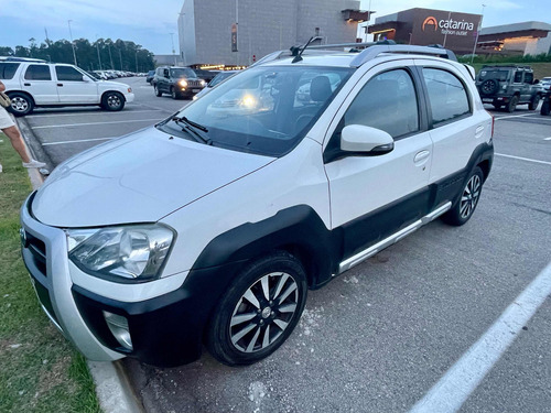 Toyota Etios Cross 1.5 16v Aut. 5p