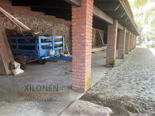 Rancho Privilegiado Con 2 Pozos Y Bella Ecología. 10 Caballerizas, Potreros, Lago, Invernaderos, Cancha De Frontón, Instalaciones Diversas Para Animales. Y Casa Campestre Con 3 Recámaras.
