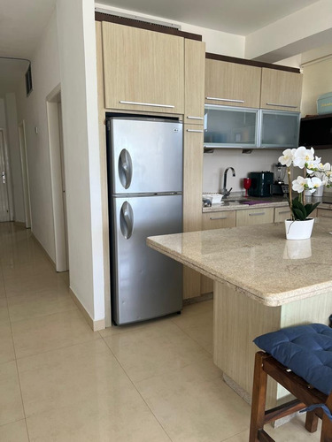 Apartamento En Tucacas, Conjunto Residencial Atlantis Palace. S.p