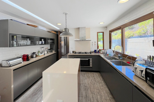 Estupenda Casa Muy Bien Pensada En Zapallar, Vista Hermosa