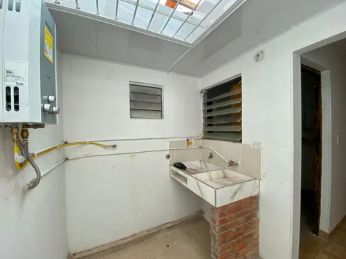 Casa-local En Arriendo En Medellín - Los Colores Cod 64109