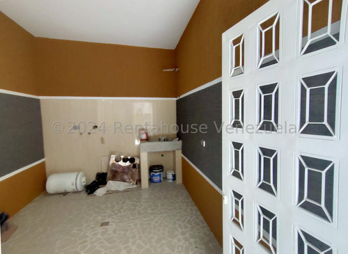 Lujoso Townhouse En Venta Ubicado En La Morita Urb Villas Ingenio I Db 24-28766