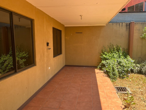 Imagen 9 de 20 de Venta Casa En San Rafael Heredia, De 1 Piso, Con Patio Amplio Y Hermosa Terraza, Toda Construida En Block, Con Accesibilidad A Trasporte Publico Y Centros Educativos