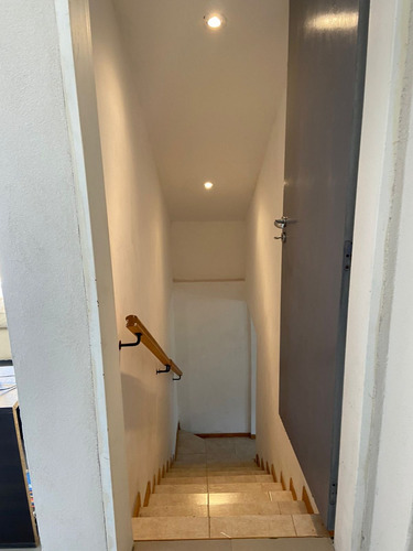 Casa Moderna De 3 Dormitorios + Dependencia. Amplio Garaje. Jardín Con Diferentes Niveles