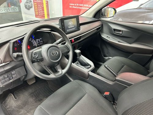 Toyota Yaris 4p Sedán Base L4/1.5 Aut
