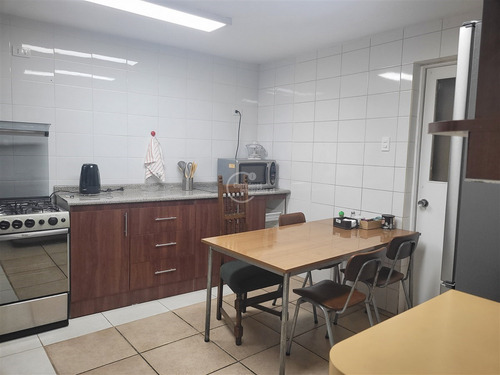 Departamento En Venta De 5 Dorm. En Santiago