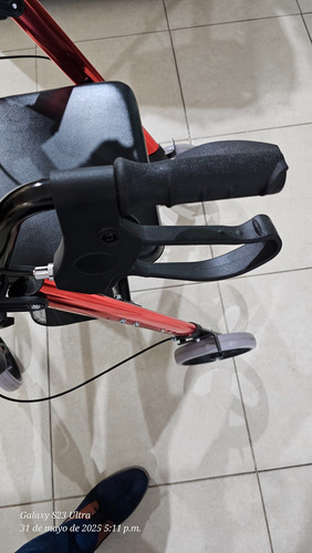 Andadera Con Ruedas Y Asiento (Usado)