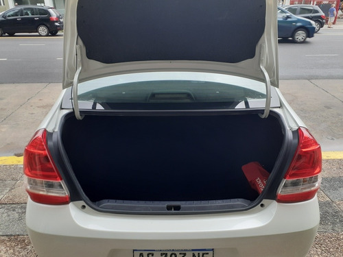 Toyota Etios 1.5 Sedan Xs 2018 Blanco Impecable Estado