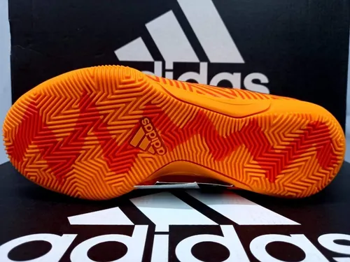Tenis futsal nemeziz 2025