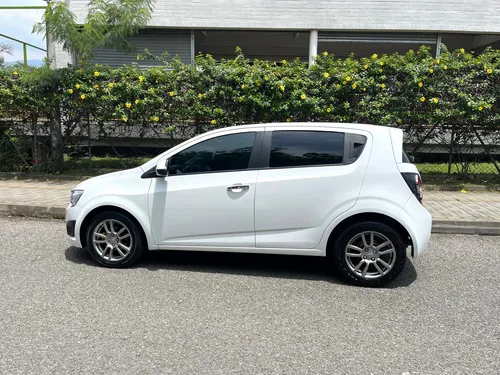 Chevrolet Sonic 1.6 Lt 5 p