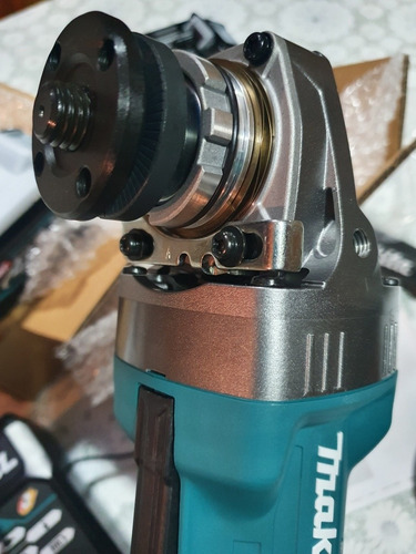 Makita Esmeril 4 1/2 Modelo Ga015  Xgt .40volt Inalambrico  