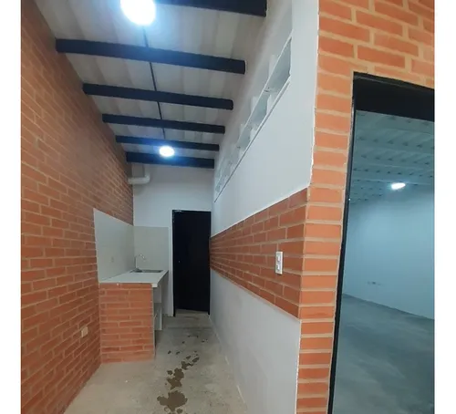 Galpon En Santa Rosa, Valencia