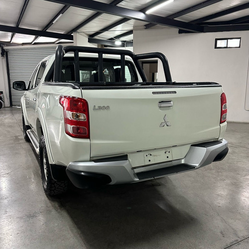 Mitsubishi L200 2.4 Cabina Doble 4x2 Mt