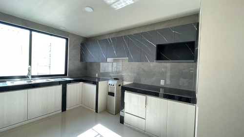 Casa Moderna Nueva En Venta, De Tres Niveles, En Hacienda Barbabosa, A 5 Min De C.u. Y De La Estación Del Tren, A 15 Min Del Centro De Toluca Y De Metepec