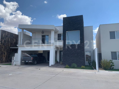 Casa En Venta Fracc. Villas De España C.p. 31512 En Cd. Cuauhtemoc, Chih.