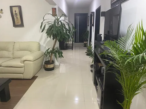 Hermosa Casa Dúplex Recién Renovada Con 4 Recamaras, Amplios Espacios Y Excelente Equipamiento
