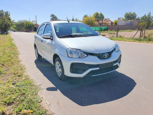 Toyota Etios 1.5 X (90cv) 5ptas.