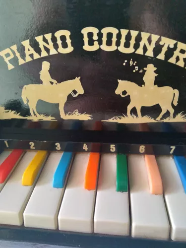 Hering Piano Country toy piano