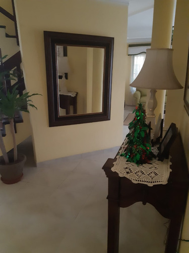 Casa En Santiago Con Diseño Moderno Y Acabados De Alta Calidad