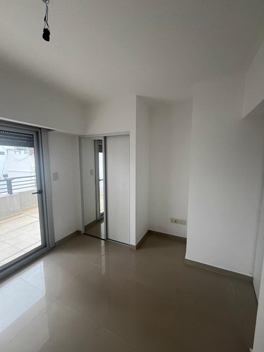 Depto Venta 2 Amb Almagro Con Balcón Y Cochera