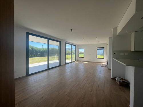 Casa En Barrio Ceibos Puertos Del Lago Lote Interno Escobar 3 Dormitorios Y Escritorio