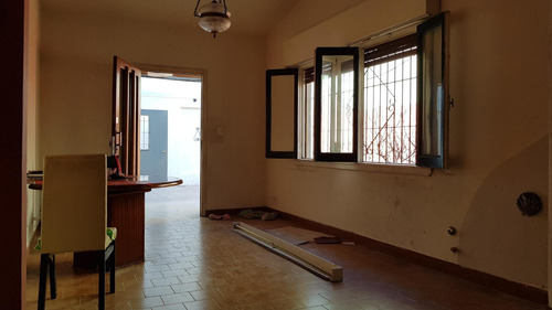 Imagen 5 de 15 de Casa De 4 Ambientes, Con Amplio Patio Y Terraza