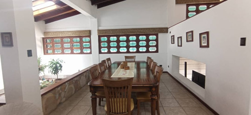 Imagen 7 de 16 de Casa Sant Omero Tres Niveles 4 Habitaciones Los Teques