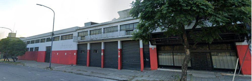 Depósito En Alquiler En El Barrio De Villa Riachuelo Con Salida A 3 Calles.